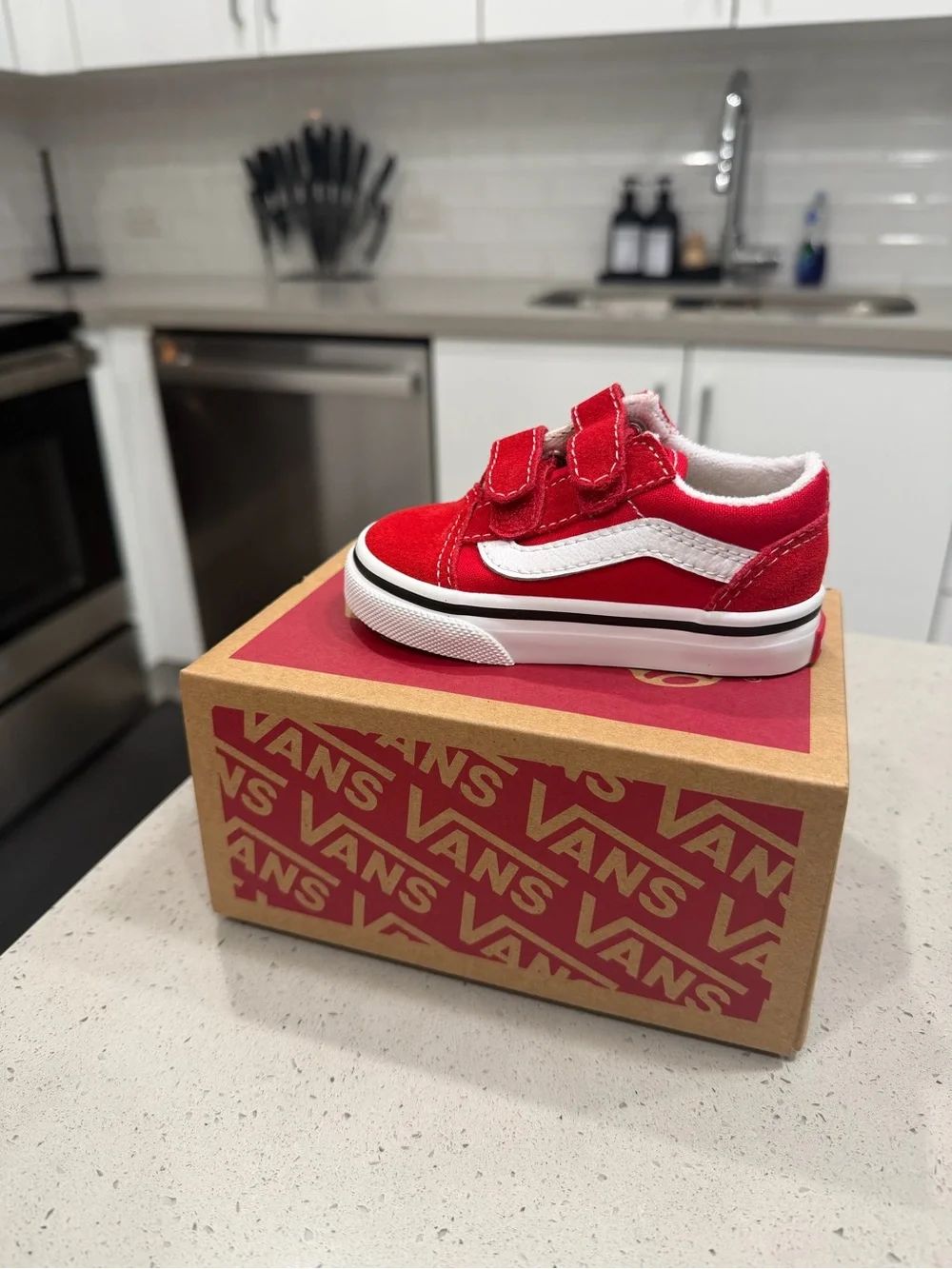 Vans Kids Old Skool Velcro Sneakers in Red and White